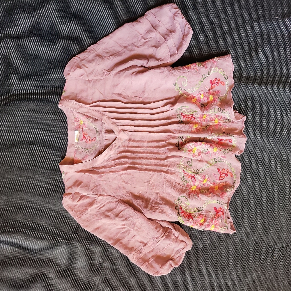 Women's Medium Fig and Flower top